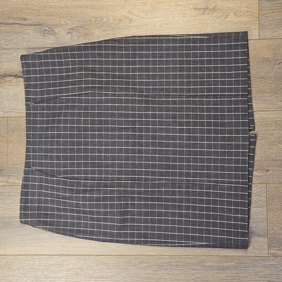 Banana Republic grey & white grid check short length skirt, size 6 - Picture 1 of 8